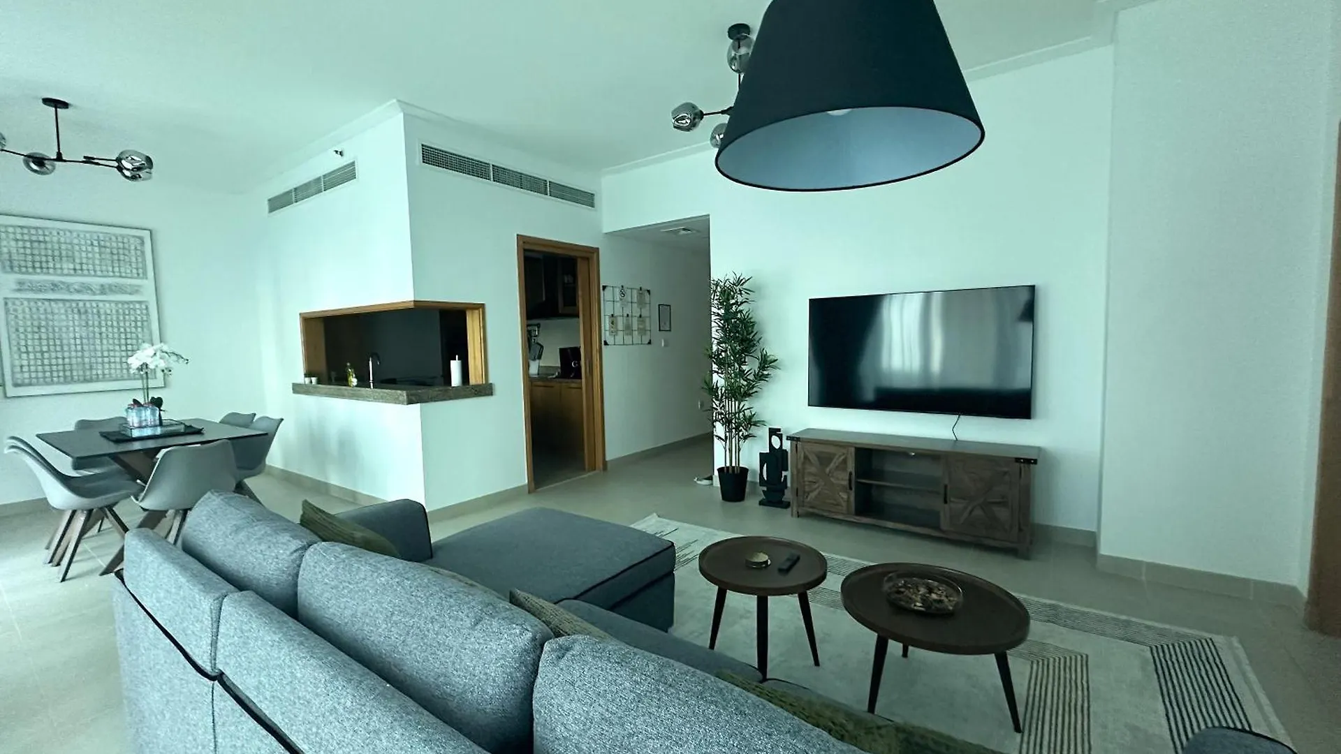 Family Friendly Spacious Best Location Marina Walk And Jbr Walk Dubai Apartment